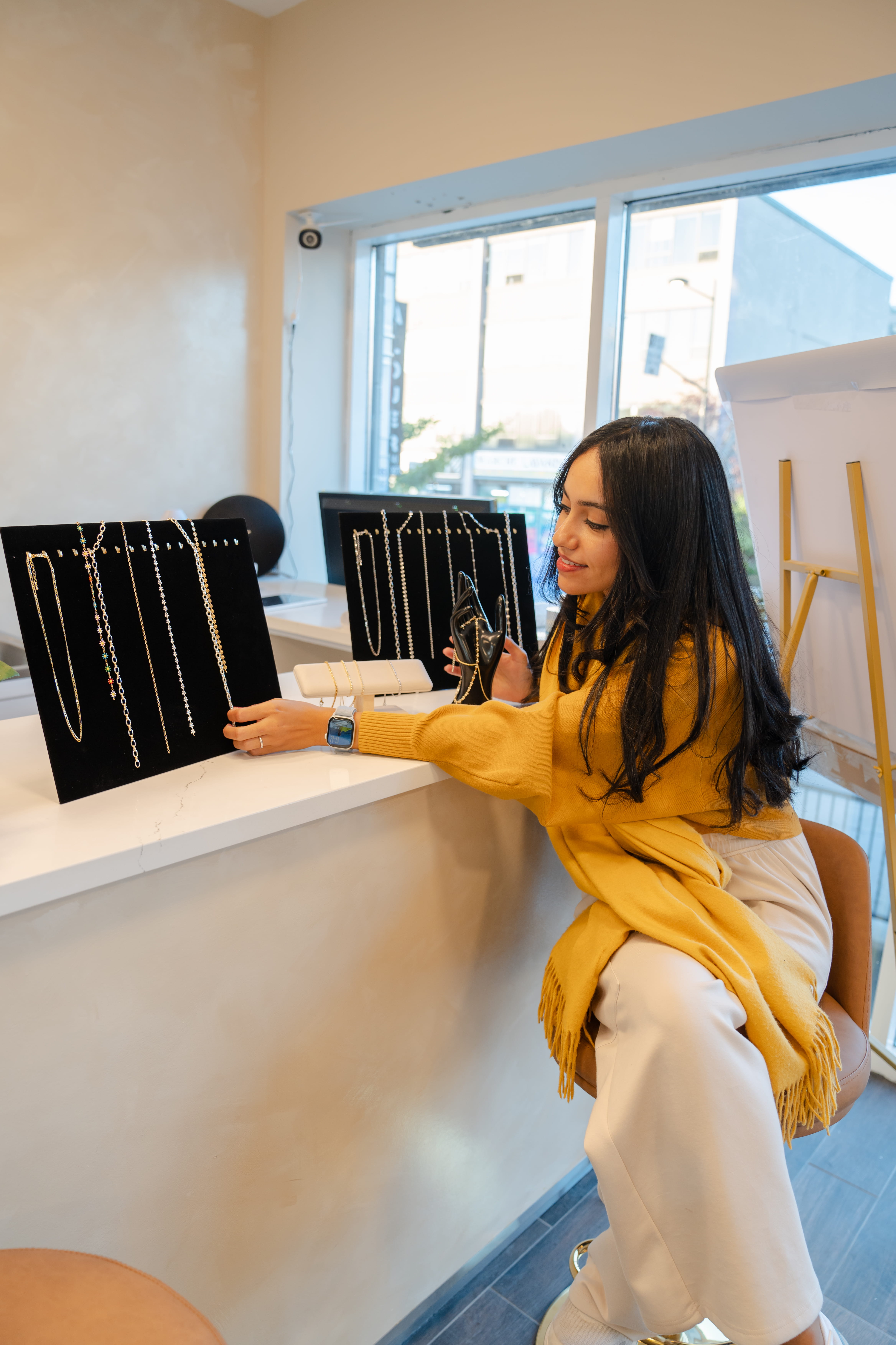 Permanent jewelry at Meye Beauté Verte